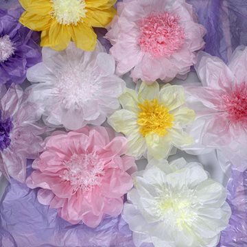 Store blomster av silkepapir